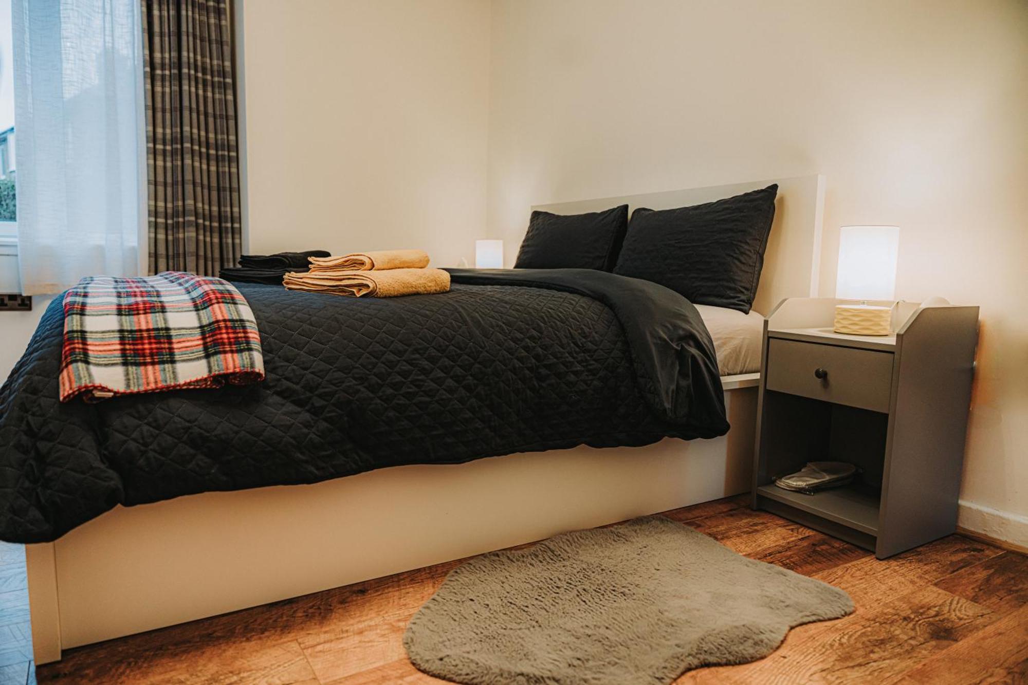 Quarto em Acomodações Particulares Large Bedroom, Close To Airport And Centre