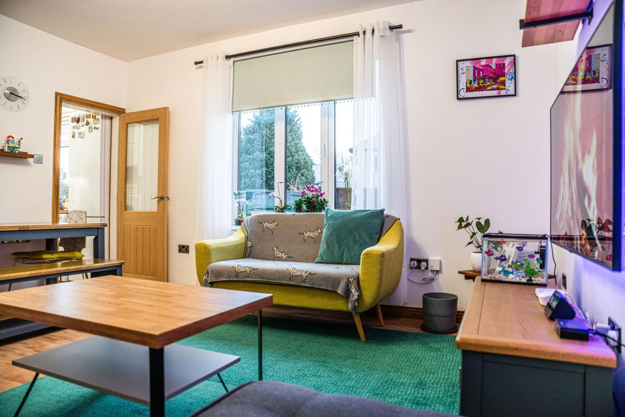 Large Bedroom, Close To Airport And Centre Quarto em Acomodações Particulares *