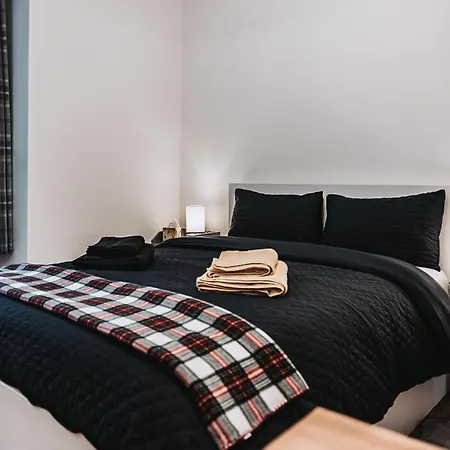 Large Bedroom, Close To Airport And City Centre Edinburgh Exterior photo