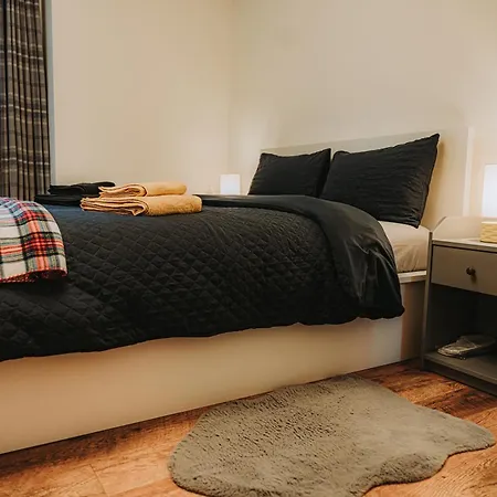 Large Bedroom, Close To Airport And City Centre Edinburgh Exterior photo