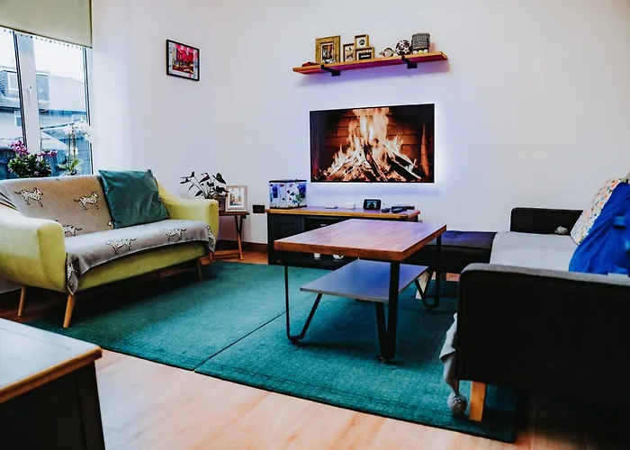 Large Bedroom, Close To Airport And City Centre