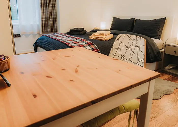 Large Bedroom, Close To Airport And City Centre