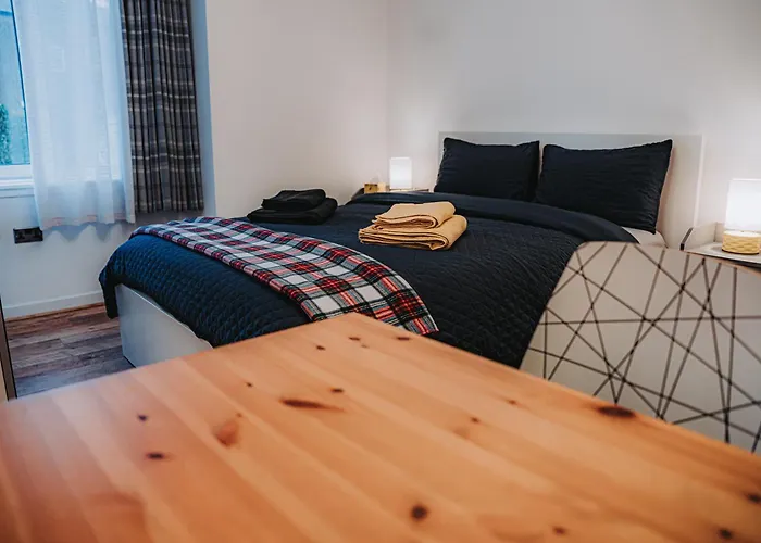 Large Bedroom, Close To Airport And City Centre